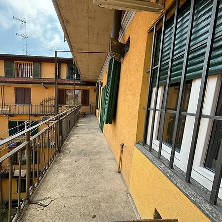 Lägenhet Pleasant With Balcony Milano